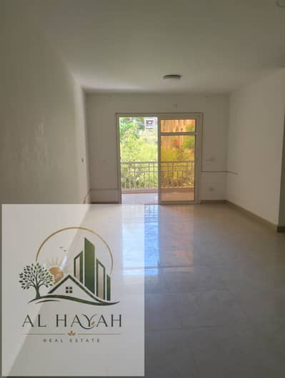 96 square meter apartment for rent under Law - Madinaty B7, a unique opportunity for rent in phase B7, with ultra super lux finishing and a garden view, in a prime location close to the most important services.