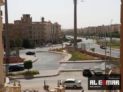 شقة للبيع فى الحى 16  الشي زايد بالقرب من  بفرلى  هيلز