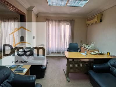 مقر ادارى فاخر 700 م شارع شارع جامعه الدول  مرخص ادارى عماره حديثه 200000ج نهائء