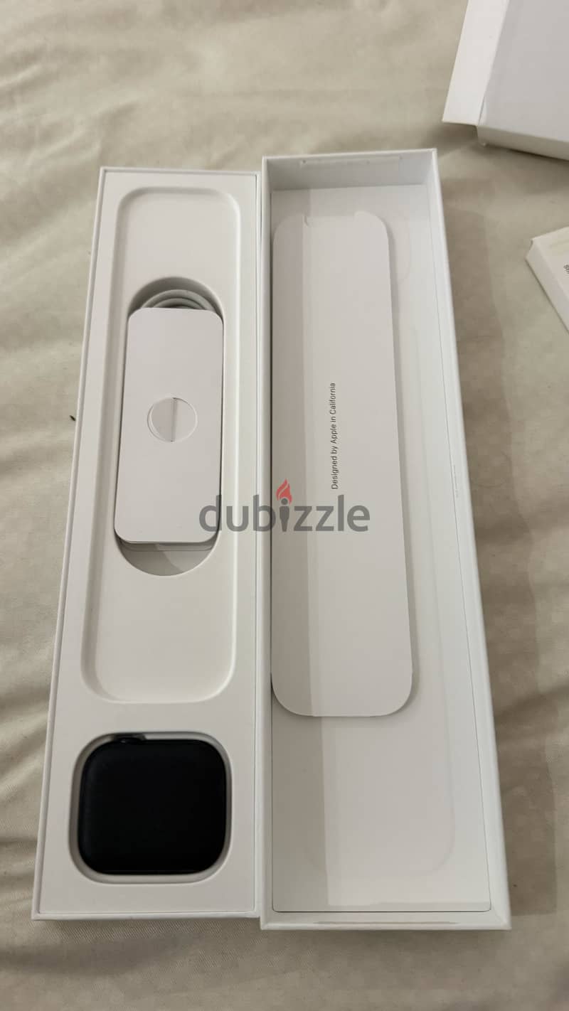 Apple Watch Series 8 45mm – Full Box & Original Accessories 2
