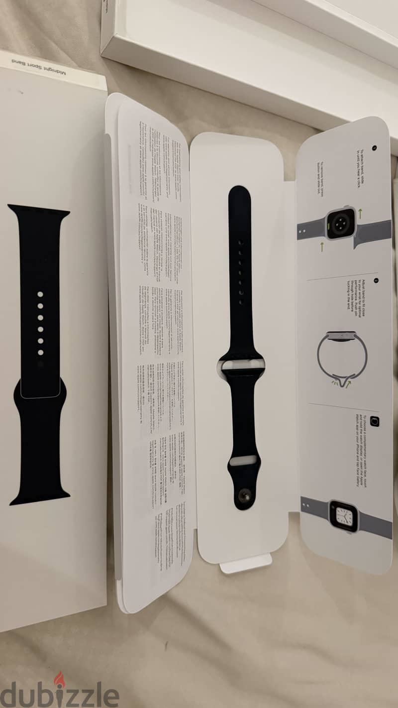 Apple Watch Series 8 45mm – Full Box & Original Accessories 3