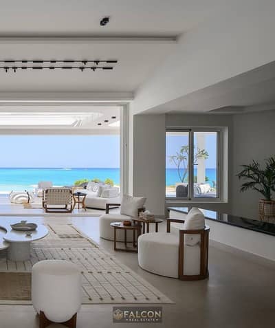 فيلا للبيع علي البحر واخده لوكيشن VIP علي المارينا متشطب Ultra modern بالتقسيط في سولت salt north coast راس الحكمه