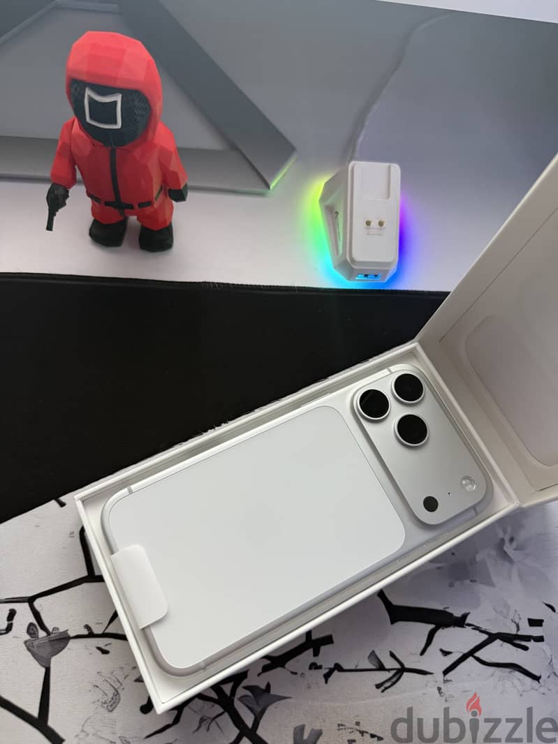 Iphone 17 pro max silver no active 1