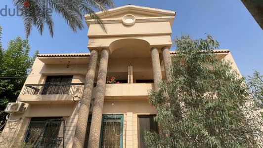 BUE شقة للإيجار في الشروق – للطالبات فقط -  دقيقتان مشياً من الجامعة