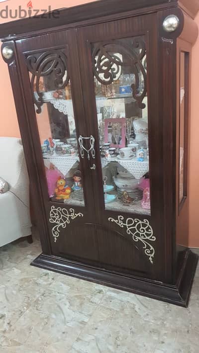 نيش و سفرة بحالة ممتازة