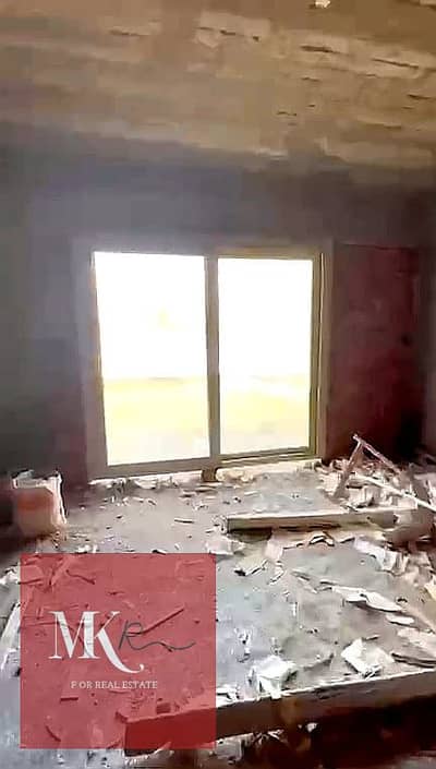شقة أرضي بحديقة وإطلالة مباشرة على حمام السباحة في جاليريا مون فالي