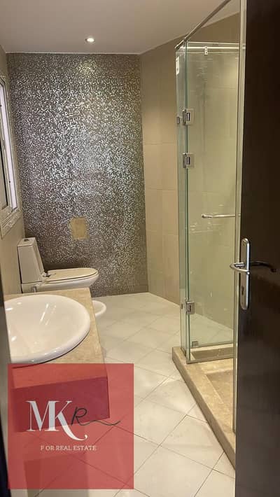 A full floor apartment for sale in front of Katameya Heights - Al Shawyfat | 600m | Super Lux finishing