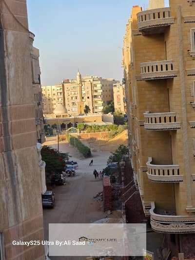 شقه خلفي بحري تقسيم مميز جدآ عمارة ساكنه البوابه الرابعه بجوار الخدمات
