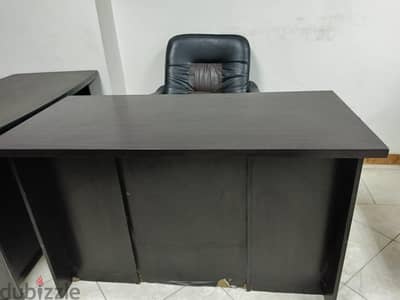 مكاتب مستعملة بحالة جيدة