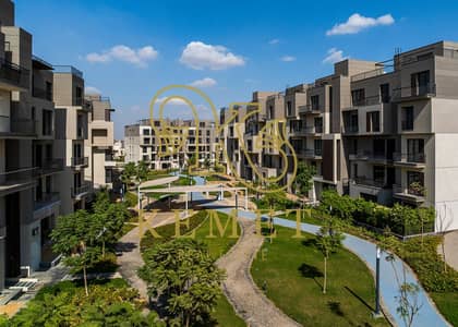 famly house in SODIC Eastown: 244 sqm + 78 sqm built roof, floors 2, 3, and roof. Open view, ready to move in. 4 bedrooms, 4 bathrooms.