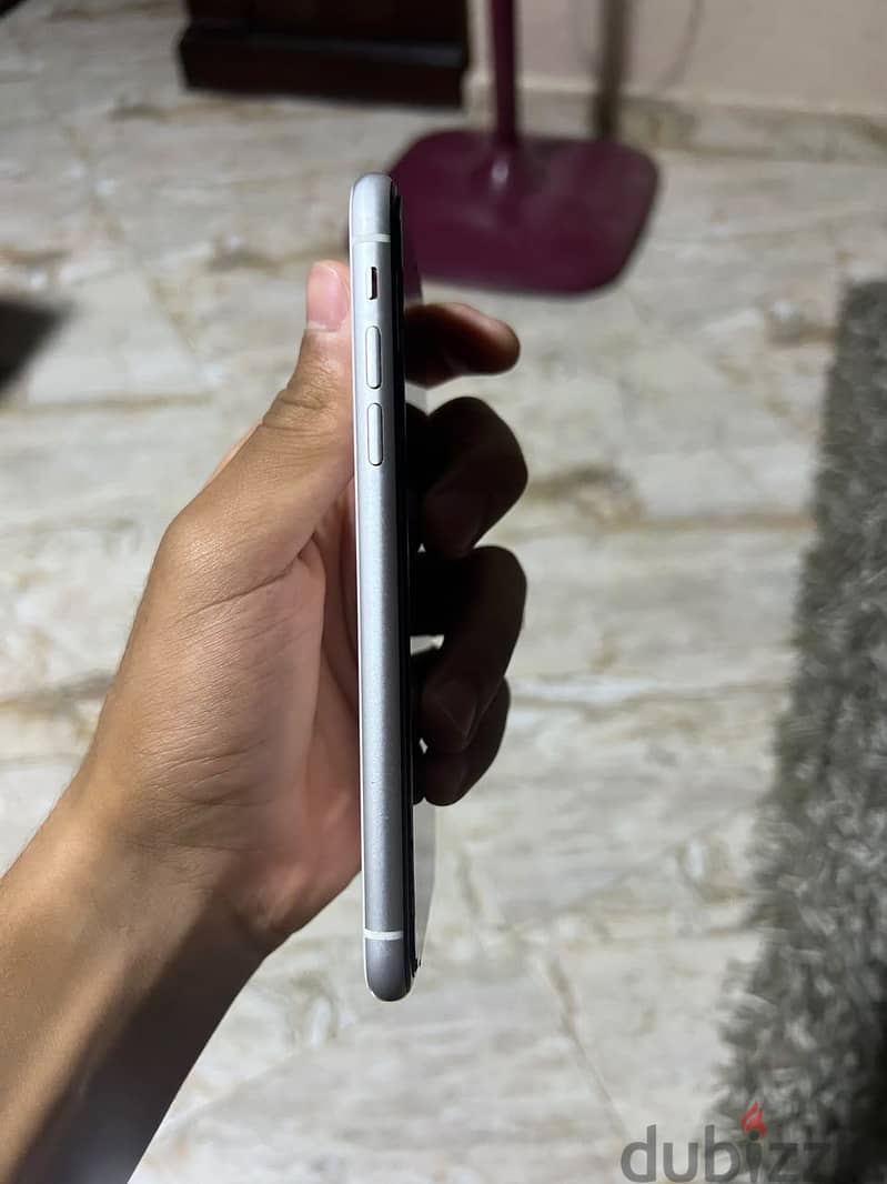 Apple - iPhone XR 1