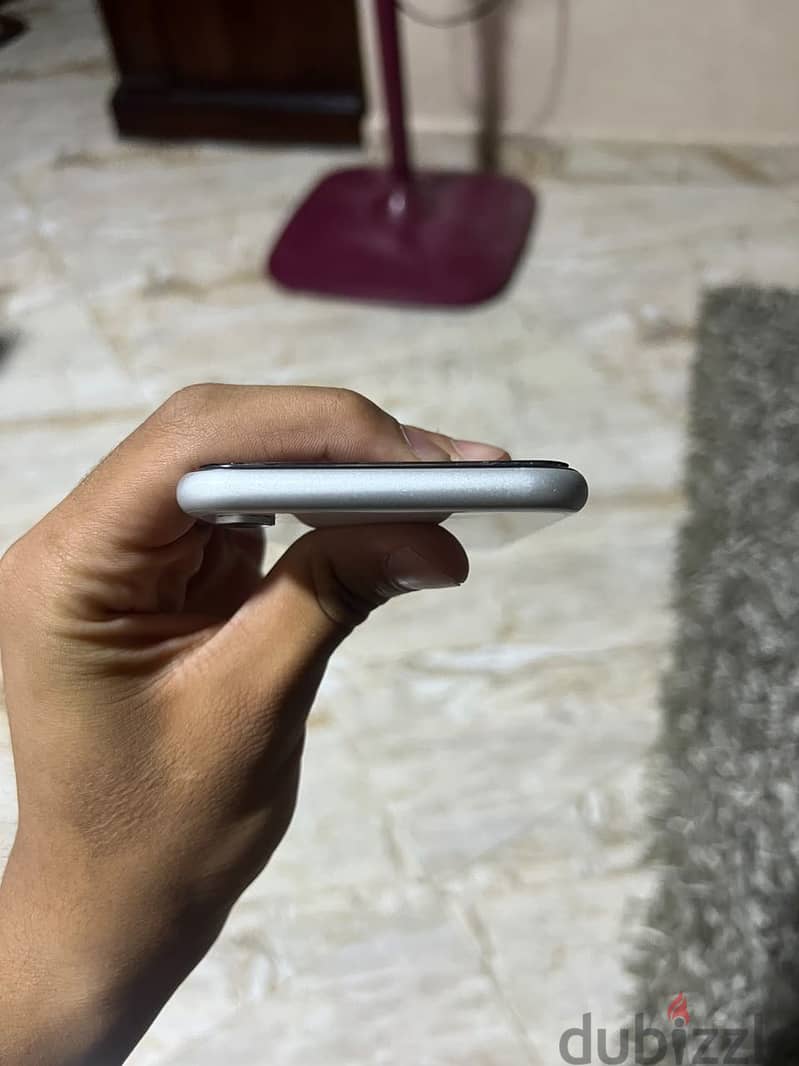 Apple - iPhone XR 3