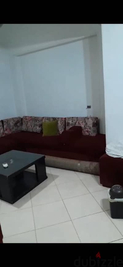 شقه مفروشه للايجار بالدور الأرضي مرتفع متأمنه حديد بالطوابق فيصل