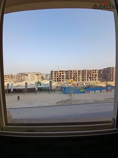 شقه 200 متر باطلاله مميزه للبيع بكماوند زايد هايتس