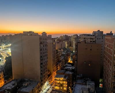 وحدة سكنية مميزة للبيع في كليوبترا(خطوات من شارع ابوقير) المساحة : 170م