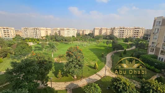 96m² apartment for sale in B7; features a wide garden view and custom finishing; located just steps away from the mosque and amenities.
