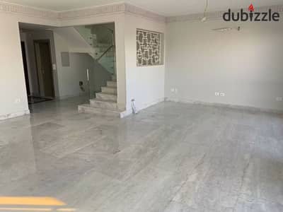 للإيجار بسعر مميز توين هاوس داخل ارقي كمبوند موقع مميز تشطيب مودرن