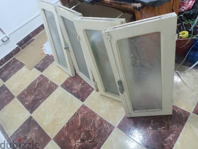 ٢ شباك خشب بالمفصلات كامله دون حلق
