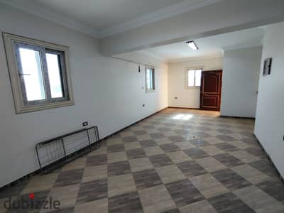 Apartment for rent on the roof in the Eighth District Villas next to Saudi Market