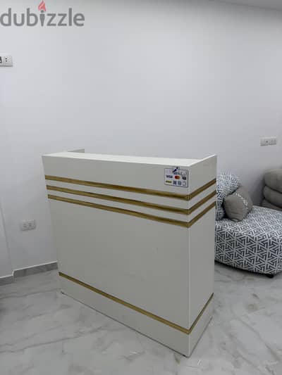 كاونتر استقبال خشب عالي الجوده ابيض ف دهبي