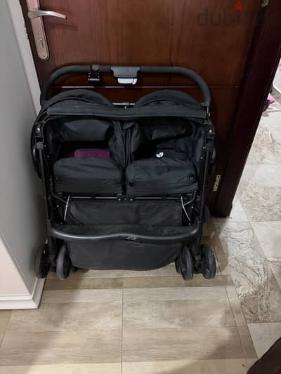 Twin stroller joie aire in very good confition