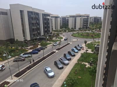 شقة للبيع بالتقسيط  فى كمباوند بريفادو داخل مدينتى 146 متر بجراج خاص  3غرف نوم و2حمام دور رابع مميز تشطيب سوبر لوكس اول سكن