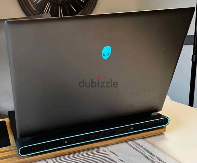 laptop Dell Alienware M16 R1 1