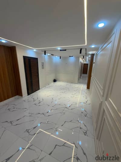 Apartment for Sale in Mokattam El Hadaba El Wosta  A spacious elevated ground floor apartment located in the Sixth District of Mokattam El Hadaba El Wosta. The apartment is in a modern newly built building and features luxurious finishing. It is fully rea
