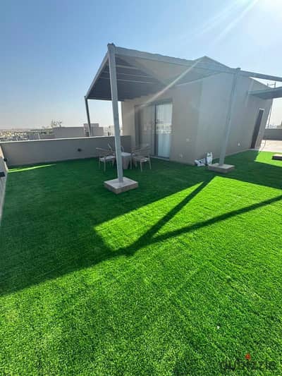 استديو مع روف بتشطيبات خاصه و فرش مودرن في كومباوند Sodic Villette في التجمع الخامس