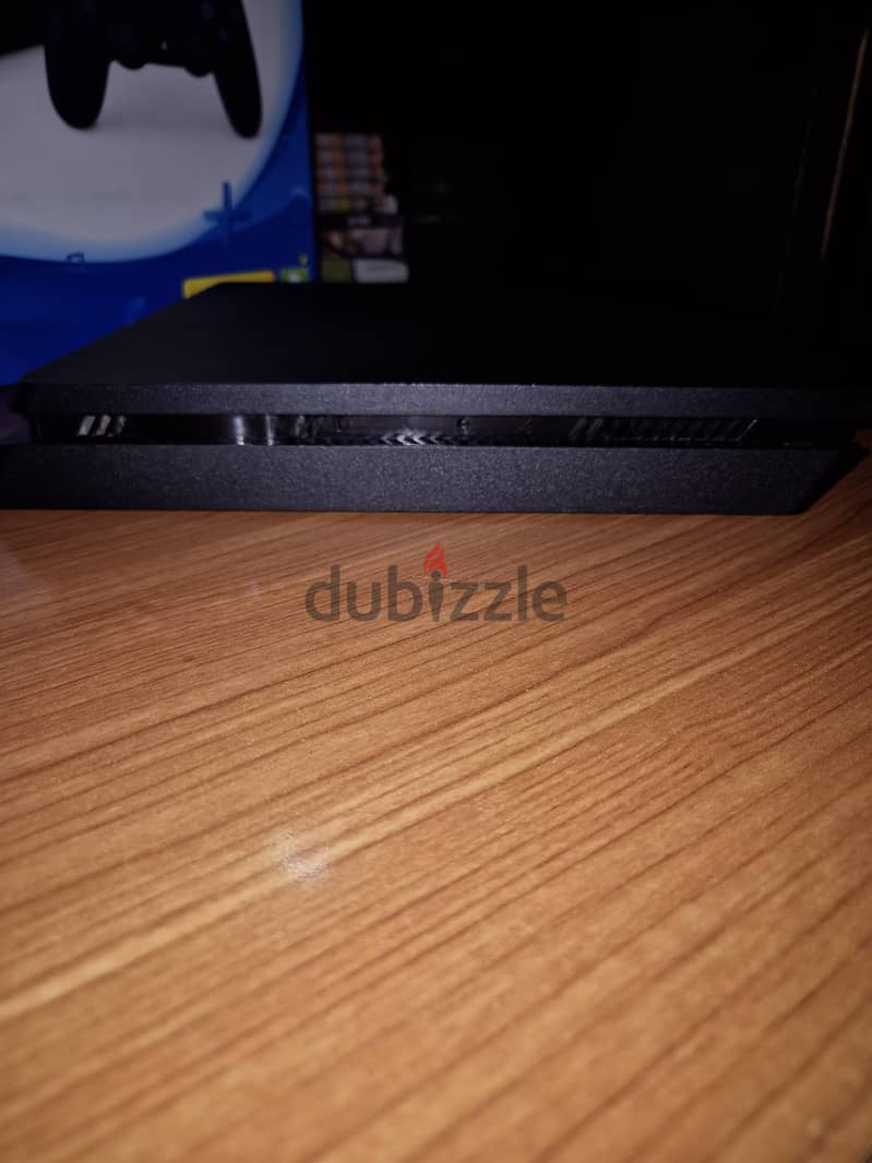 Ps4 Slim 1TB used + 1 original controller + 1 CD 2