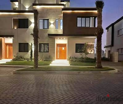 Villa for Sale in Azzar New Cairo – Azzar, Directly on 90th Street, Below Market Price with a Direct Landscape View. **