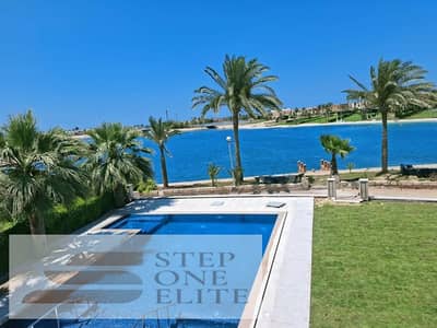 Immediate delivery villa, first row on the sea in Marina 5, Ministers' Tongue