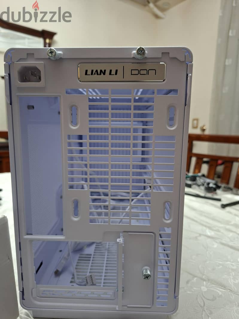 Lian li a3 case+ lian li vertical gpu mount pcie 4.0 8