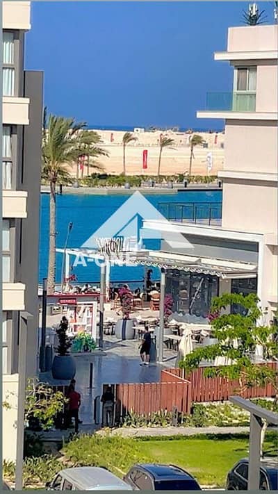 شاليه للبيع بفيو مزدوج على المارينا وحمام السباحة في احلي لوكيشن في مارينا مراسي الساحل الشمالي سيدي عبد الرحمن بالقرب من هاسيندا وامواج