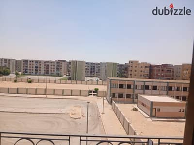 قطعه غذائى للبيع أمام منطقه  الروبيكى  المساحه 12200 متر خالصه الثمن مبنى فيها  الاسوار بالكامل حول الأرض مطلوب 65 مليون  يخصم 10 مليون اقساط متبقيه على سنتين المطلوب الفعلى 55 مليون موجود رخصه مبانى
