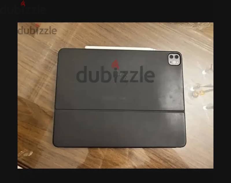 12.9” apple smart folio keyboard (6th generation) 2