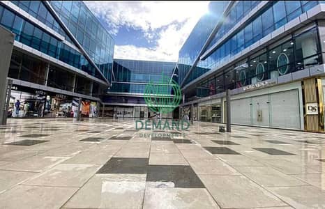 For rent clinic fully finished with Ac's in ritzy mall directly on main street elsheikh zayed