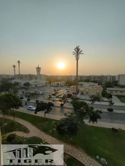 للايجار في مدينتي 3غرف نوم 142م فيو الخدمات غير مجروحه