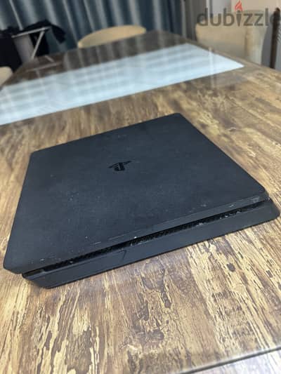 Playstation 4 fat with 3 controllers
