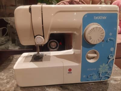 ماكينة خياطة برازر Brother JS1410 بحالة ممتازة للبيع