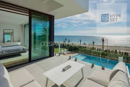 شاليه للبيع ديزاين luxurious تشطيب خيالي صف اول علي البحر فيو بانورامي ع البحر ب647 الف جنية و10 سنين قسط في ''seashore ras el hekma ''hydepark''