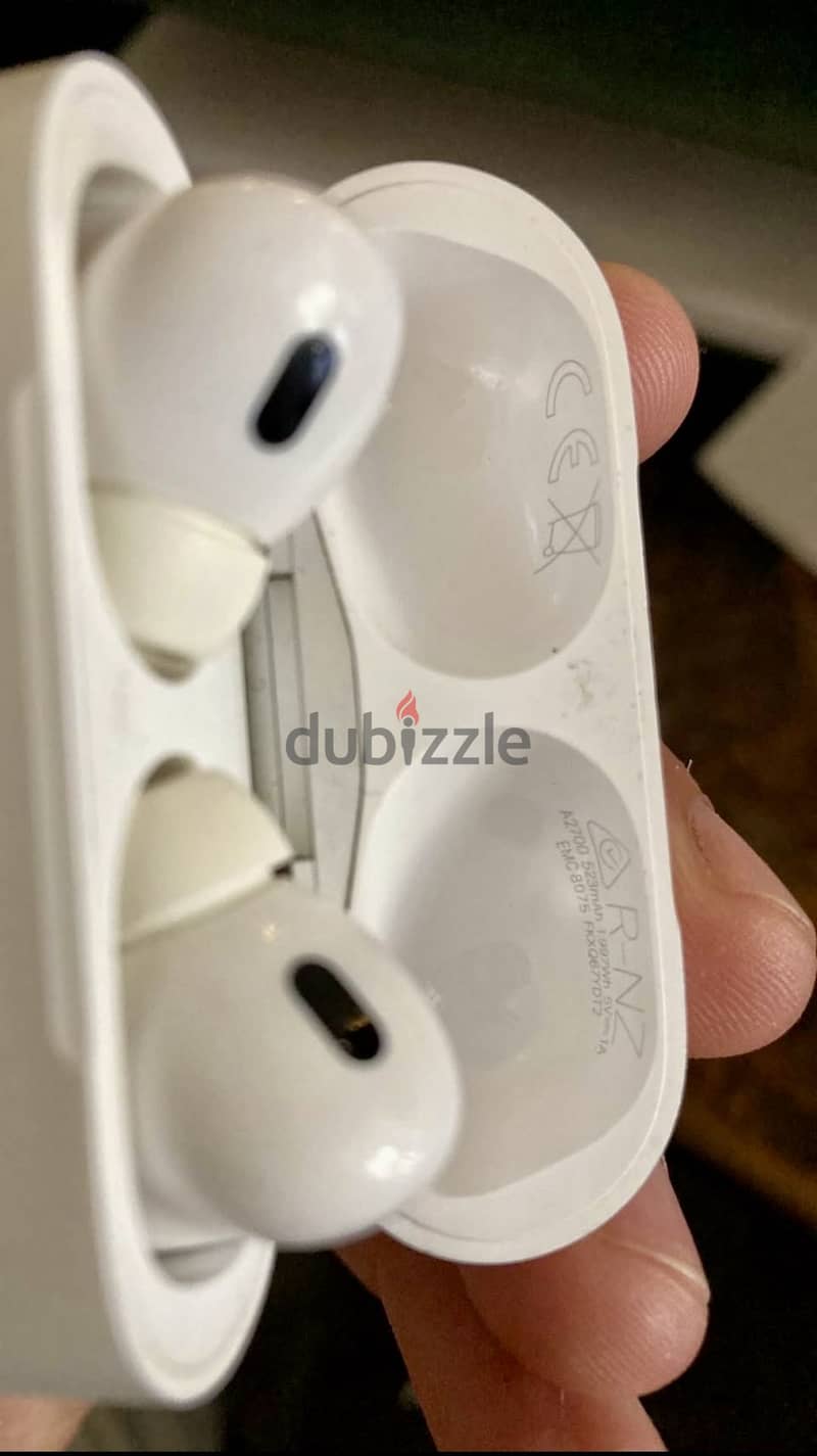 Apple AirPods pro 2 type-c 1
