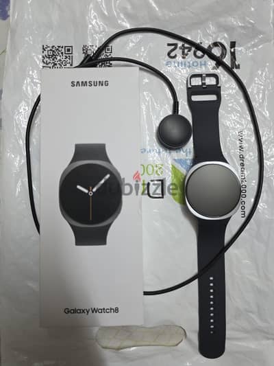Galaxy Watch 8 (44mm) استعمال ٢٠ يوم بس مع الفاتورة والكرتونة والشاحن