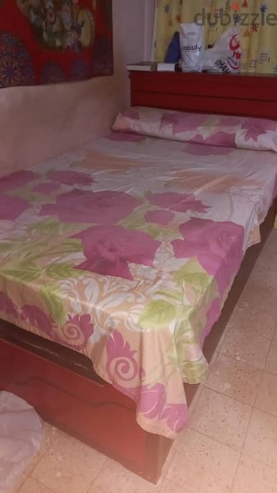 غرفة نوم كاملة (سريرين + مراتب + مخدات + كومودينو) خشب زان وكونتر