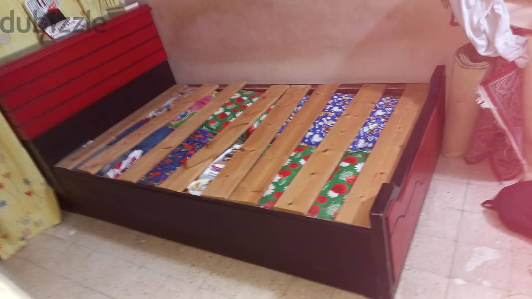 غرفة نوم كاملة (سريرين + مراتب + مخدات + كومودينو) خشب زان وكونتر 4