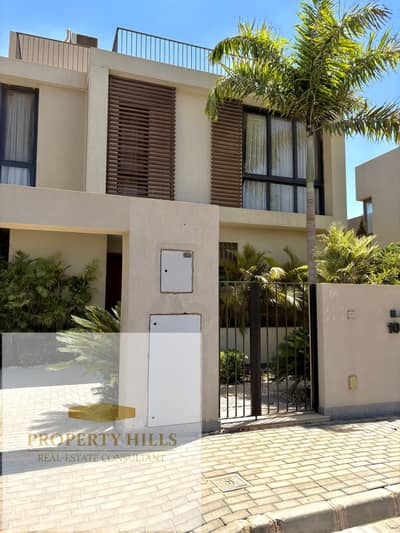 Villa for Sale ready for delievry and viewing in SODIC – With Private Garage for 2 cars  Unit Type: Villa  Area: 25q sqm   Garage: Private garage for 2 cars  Viewing: Available anytime   Project Features:  Strategic location New Cairo (depending on projec