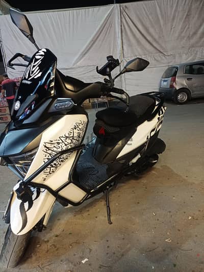 اسكوتر كيواي ماكسيموس 200cc