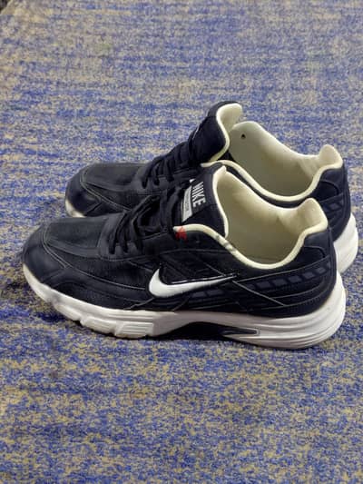 كوتشي Nike بحالة الممتاز - مقاس  44للبيع بسعر لقطة!