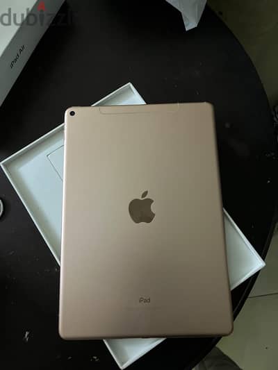iPad Air 3  مساحه 256  WiFi+ cellular data بشريحه