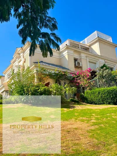 Ready villa for sale with immediate delivery in the neighborhood next to Hyde Park and Auc in an already inhabited compound